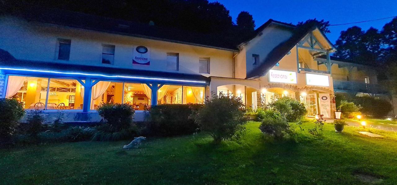 Fasthotel Oloron Hostellerie Du Paon Blanc Lurbe-Saint-Christau Екстер'єр фото
